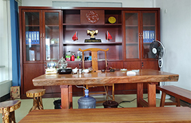 壹定发钢材有限公司恬静办公室